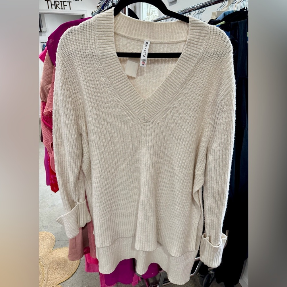 Athleta Cream V-Neck Ribbed Knit Sweater